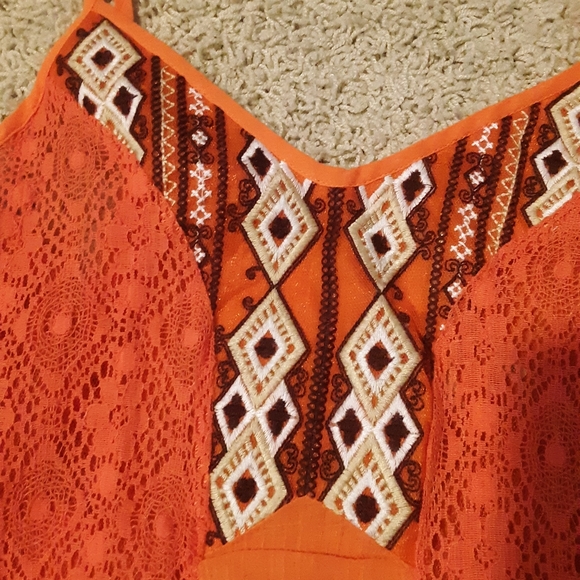 Gimmick Tank Tops - Picture 4 of 9